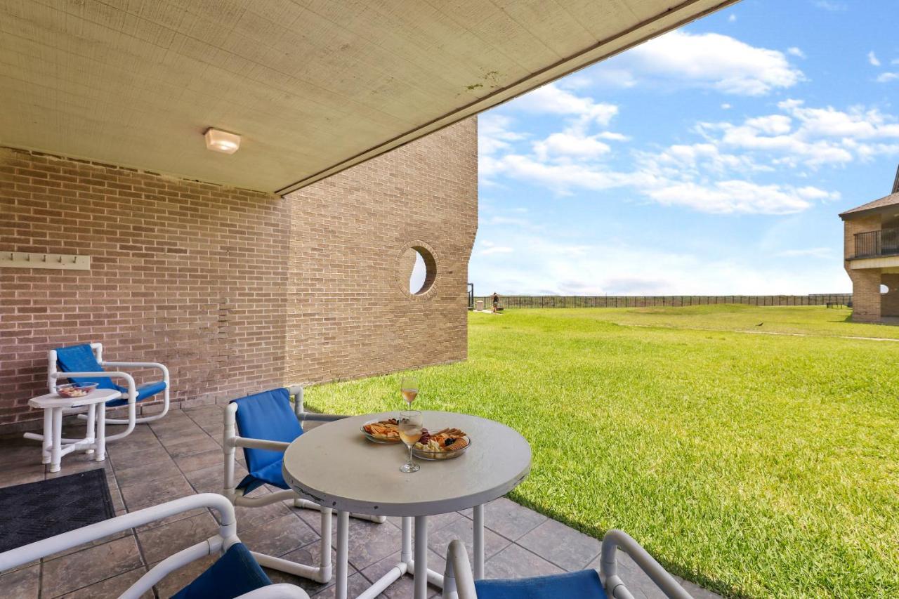 Ground Floor Beachfront Beauty! Steps To The Beach And Pool South Padre Island Exterior foto